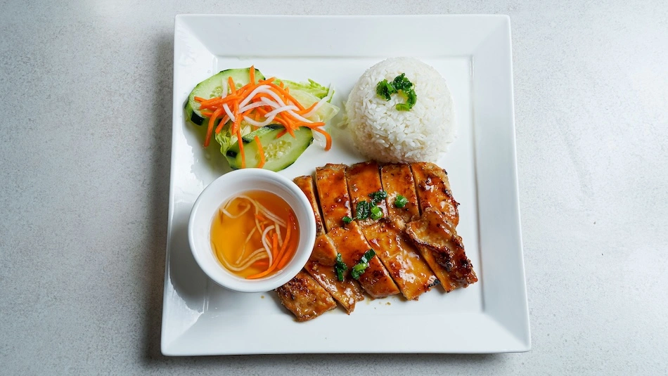 C4 - Grilled Meat, Egg Roll & Rice